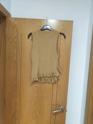 Camiseta Zara sin mangas con flores