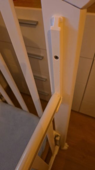 Cuna de madera blanca