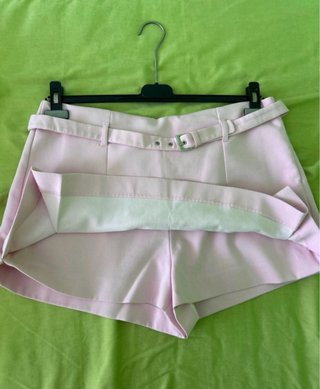 Gonna rosa con pantaloncino e cintura