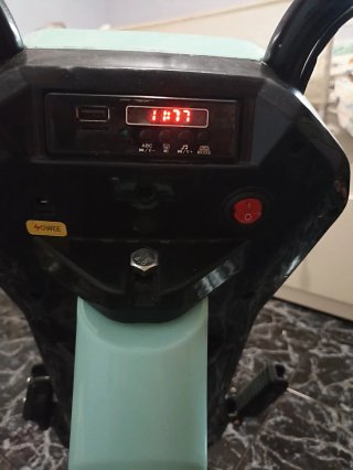 Triciclo eléctrico infantil derrapes