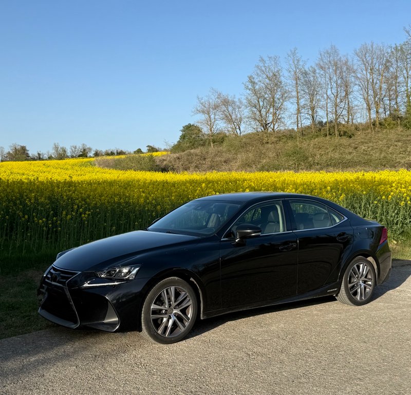 Lexus IS 2018 - foto 1