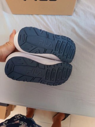 Deportivas Fila Blancas y Rojas