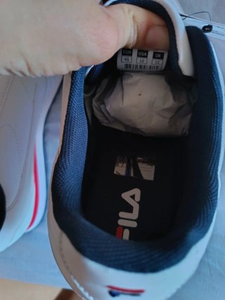 Deportivas Fila Blancas y Rojas