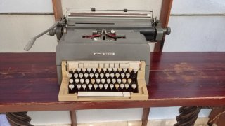 Máquina de escribir Olivetti Linea 98