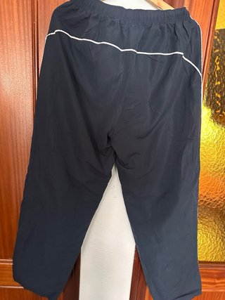 Pantalón deportivo Fila negro con detalles blancos