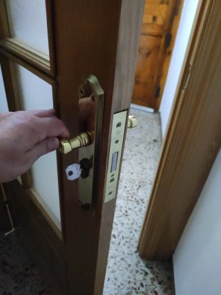 Puerta interior de paso de madera i8