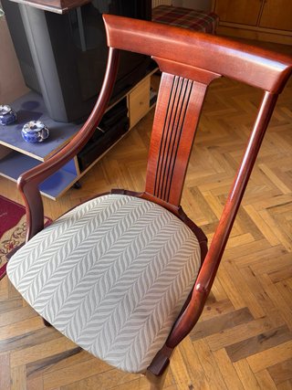 Mesa de comedor redonda de madera y cristal