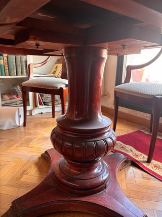 Mesa de comedor redonda de madera y cristal