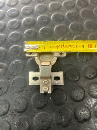 Bisagra para mueble de cocina