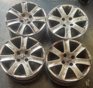 4 Llantas Peugeot R16 4 Tornillos