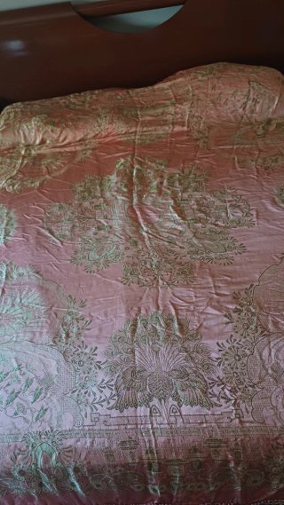 Copriletto vintage raso rosa e oro