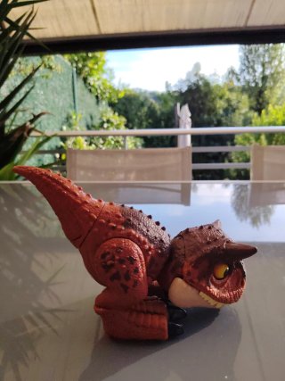 Dinosaurio de juguete con sonido