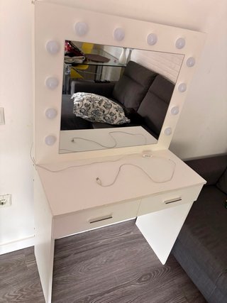 Tocador de maquillaje con luces