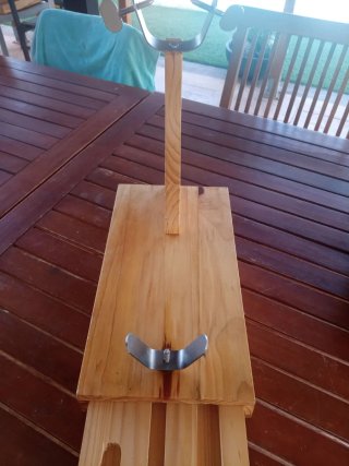 Jamonero madera y metal con estuche