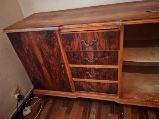 Antiguo aparador de madera para restaurar