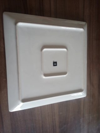 Juego de 8 Platos Cuadrados y  8 Redondos
