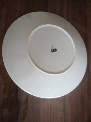 Juego de 8 Platos Cuadrados y  8 Redondos