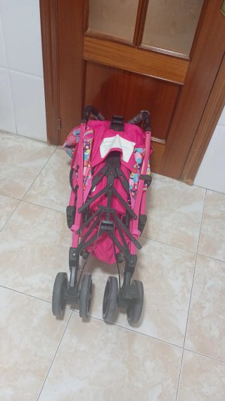 Silla de paseo para niños con estampado floral