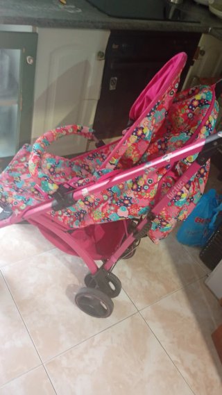 Silla de paseo para niños con estampado floral