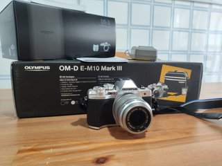 Olympus OM-D E-M10 Mark III + Objetivo 14-42mm