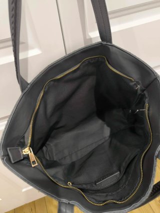 Bolso de hombro gris