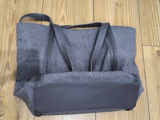 Bolso de hombro gris