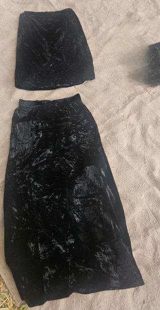 Faldas negras de terciopelo.
