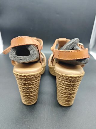 Sandalias mujer cuña marrón piel estilo serpiente
