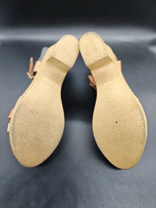Sandalias mujer cuña marrón piel estilo serpiente