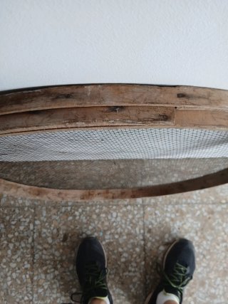 Cedazo antiguo de madera y malla