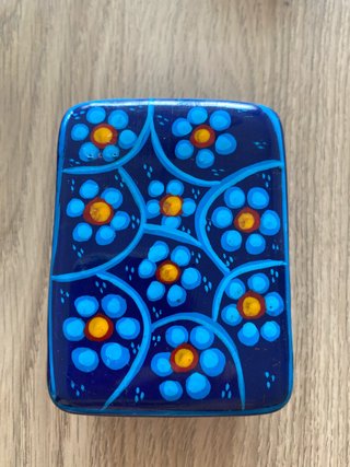 Joyero artesano azul con flores