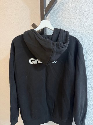 Sudadera Negra con Cremallera y Capucha
