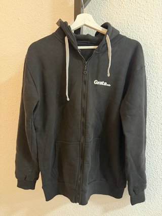 Sudadera Negra con Cremallera y Capucha