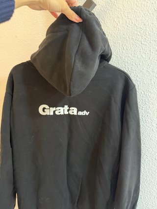 Sudadera Negra con Cremallera y Capucha