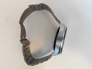 Reloj digital plateado buen estado no se la marca