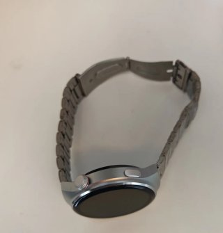Reloj digital plateado buen estado no se la marca