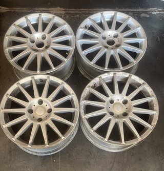 4 Llantas Nissan R17 4 Tornillos