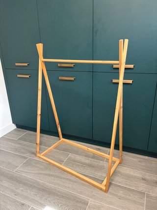 Perchero Montessori Madera