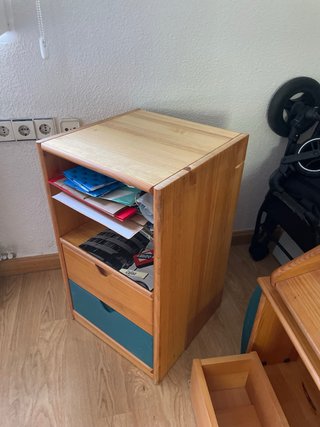 Cajonera de madera con 2 cajones y estante en pino