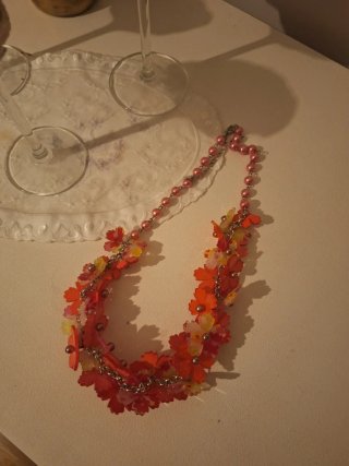 Collar de flores elegante y precioso