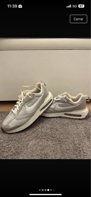 Zapatillas Nike Air Max grises y blancas