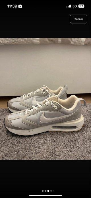 Zapatillas Nike Air Max grises y blancas