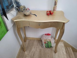Mesa recibidor dorada madera