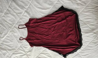 Vestido lencero con encaje negro