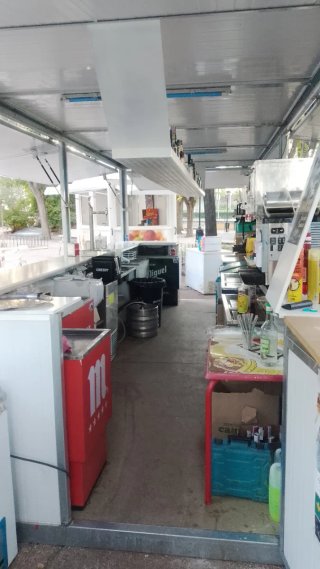 Caseta móvil metálica y de plástico