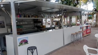 Caseta móvil metálica y de plástico