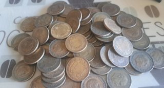 Lote de 100 monedas antiguas de 2.5 pesetas.