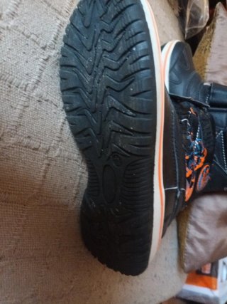 Botas de invierno negras y naranjas talla 33
