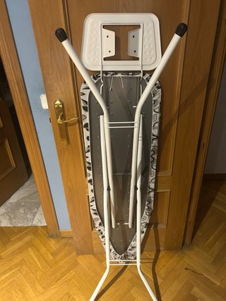 Tabla de planchar con soporte