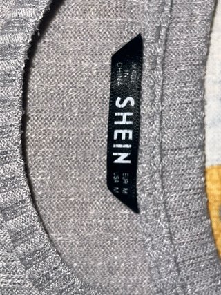 Camiseta SHEIN gris manga corta